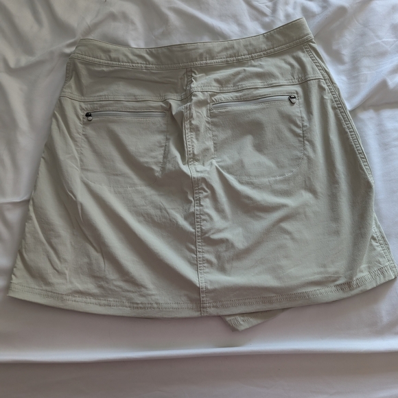 L.L. Bean Women's Skort in Light Gray - Picture 7 of 11